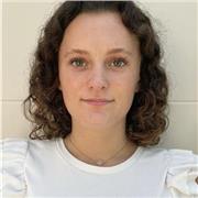 Etudiante en 1ère année de commerce, je propose des cours de mathématiques ou des aides aux devoirs de la primaire au collège